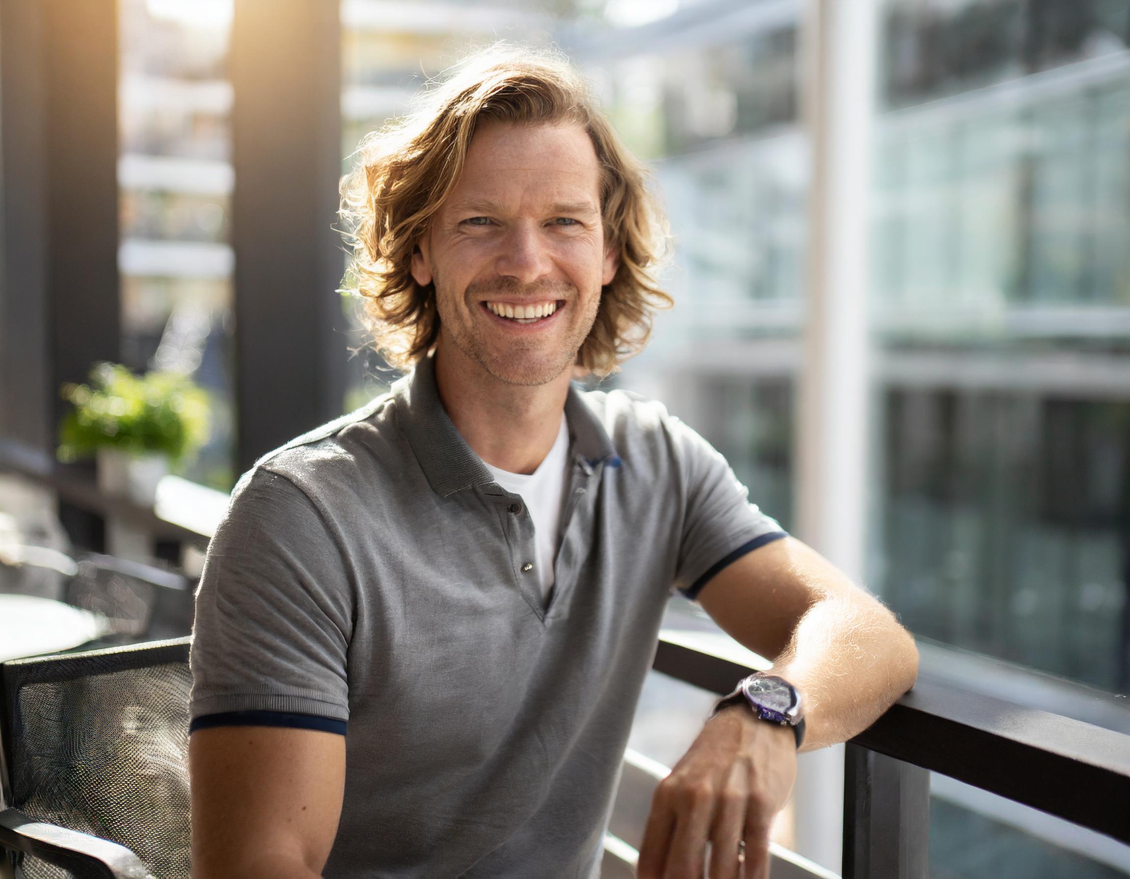 Fröhliche Person, positive Atmosphäre